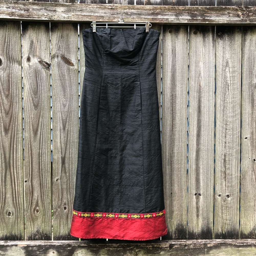 Vintage 100% Silk Mica Strapless Midi Dress Size 6 Pockets Black Red Embellished